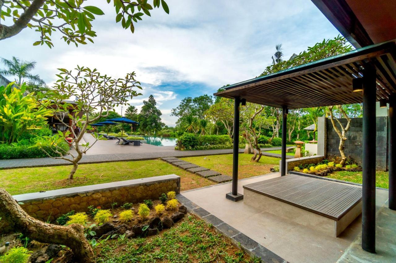 Отель Le Grande Bali Улувату Экстерьер фото The garden of the resort