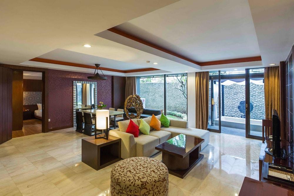 Отель Le Grande Bali Улувату Экстерьер фото Living room of a suite