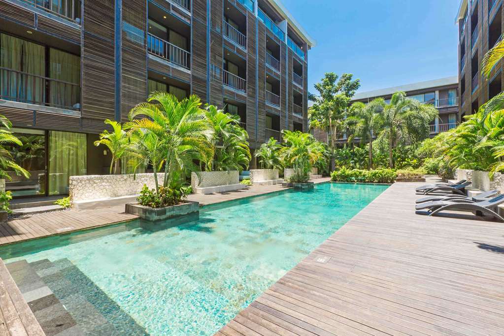 Отель Le Grande Bali Улувату Удобства фото The swimming pool at the hotel